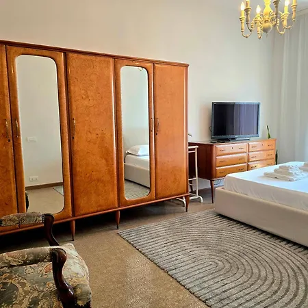 Beachside Flat Apartment Bari